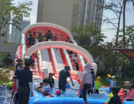 공무원연금공단의 세종시 공무원임대주택 단지 내 물놀이장. 사진=공무원연금공단