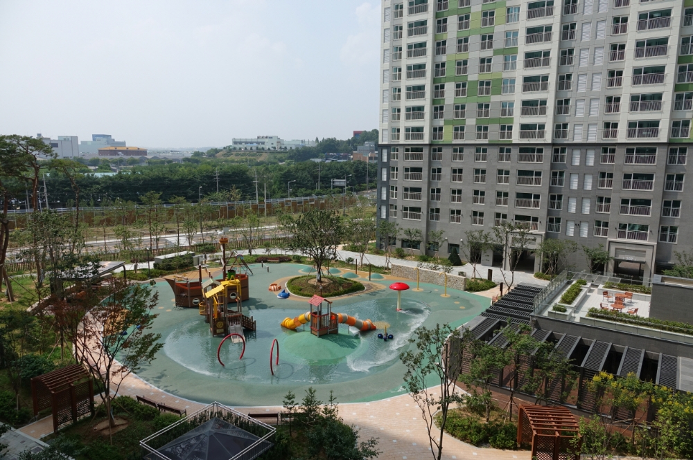 평택 지제역 동문 굿모닝힐 맘시티 키즈물놀이터.(사진=동문건설)