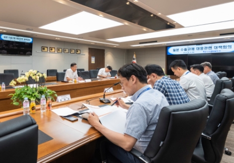 한국남부발전 안관식 기술안전본부장이 일본 수출규제와 관련하여 본사 비전룸에서 대책회의를 주관하고 있다. 사진=남부발전