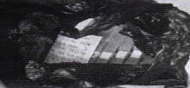 검은비닐에 담긴 4000만원.(사진제공=부산경찰청)