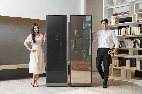 삼성전자 모델이 ‘에어드레서’ 대용량 신규 라인업을 소개하고 있다. 사진=삼성전자