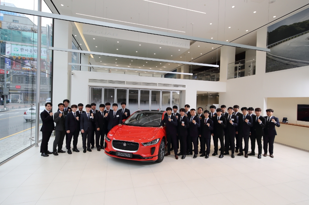 I-PACE 전기차 트레이닝 기념 촬영.(사진=재규어랜드로버코리아)