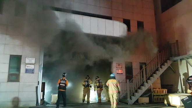 화재현장.(사진제공=부산항만소방서)