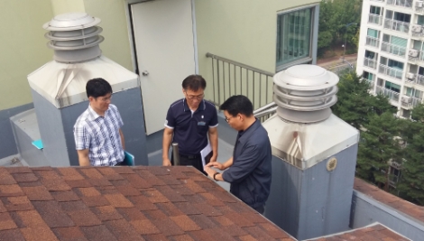 공무원연금공단이 태풍 '링링'을 대비해 공무원 임대주택 특별 안전점검을 실시했다. 사진=공무원연금공단