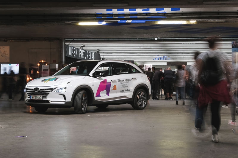 오스트리아 린츠에서 개최된 세계적인 미디어아트 축제 ‘아르스 일렉트로니카 페스티벌 2019(Ars Electronica Festival 2019)’에 행사 공식 차량으로 제공된 현대자동차 수소전기차 ‘넥쏘’의 모습.(사진=Stefan Fuertbauer/Getty Images for Hyundai)