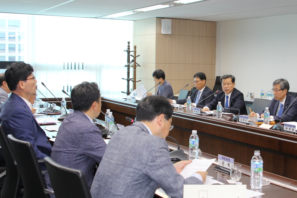 이재광 HUG 사장 주재로 경영진과 ‘HUG 경영혁신 자문단’이 참석한 ‘HUG 제3회 경영혁신 자문회의’가 개최되고 있다.(사진=HUG)