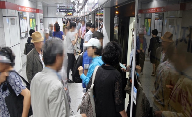 부산시는 혼잡한 환승역에서의 불편을 해소하기 위해 10월 1일부터 도시철도 운행시각을 개편 운행한다.(사진제공=부산시)