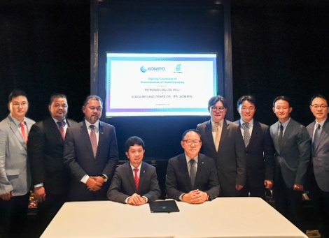 중부발전과 글로벌 에너지 기업 페트로나스가 'LNG 및 재생에너지 분야 협력에 관한 양해각서'를 체결했다. 사진=중부발전