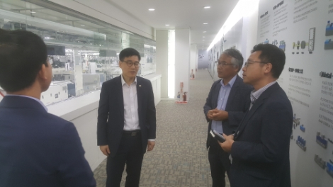 한국가스안전공사 허영택 기술이사는 국내 기업의 애로사항을 청취하고, 효과적인 안전관리 지원 방안을 마련하고자 1일 경기도 삼성전자 화성사업장을 방문했다. 사진=가스안전공사