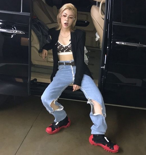 ‘황소윤’이 이날 하루 이목을 사로 잡고 있다 / 출처 에스엔에스