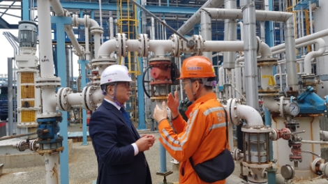 한국가스안전공사 김광직 상임감사는 17일 울산 롯데정밀화학을 방문해 유해화학물질 검사 운영실태를 점검했다. 사진=가스안전공사