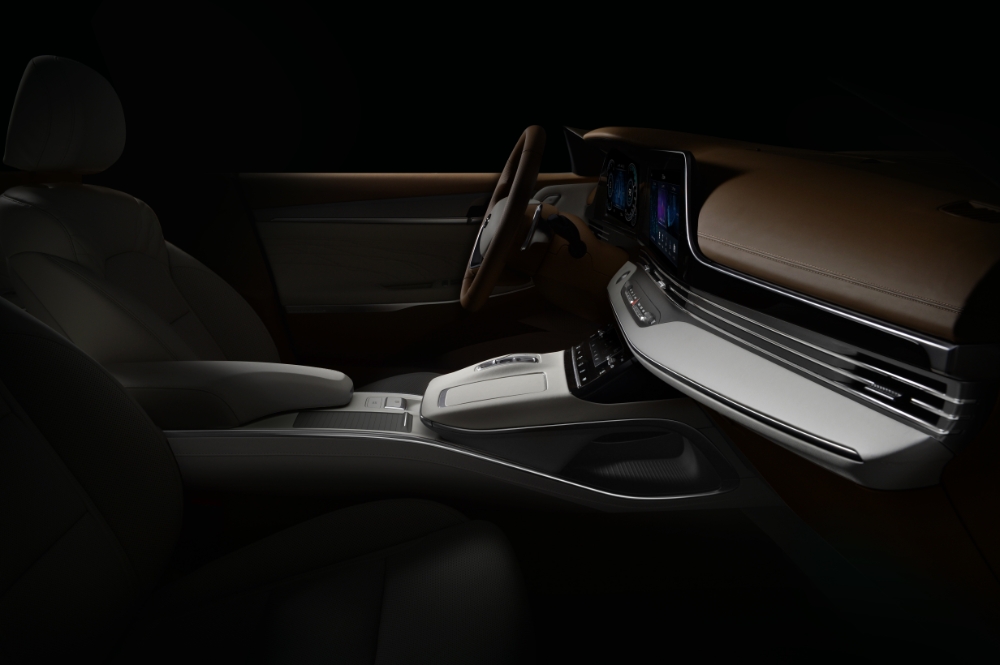 현대차, 6세대 ‘더 뉴 그랜저’ 티저 공개…신차급 탈바꿈