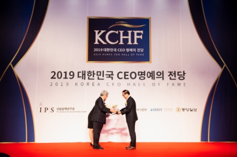 한국중부발전 박형구 사장은 24일 개최된 ‘2019 대한민국 CEO 명예의 전당' 시상식에서 정보보안부문 우수 CEO로 선정됐다. 사진=중부발전