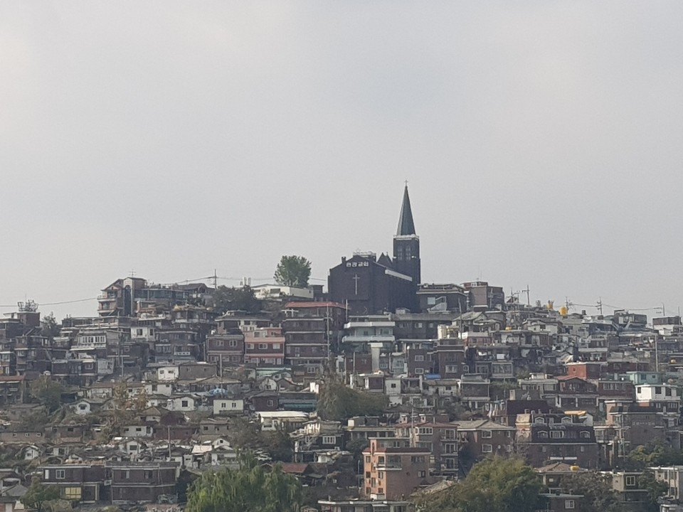 한남3구역 재개발은 용산구 한남동 소재 686번지 일대에 지하 6층~지상 22층 공동주택 5,816세대와 근린생활시설을 짓는 사업이다. 조합은 오는 11월 28일 합동홍보설명회를 개최하고 12월 15일 조합원 총회에서 시공자를 선정할 계획이다.