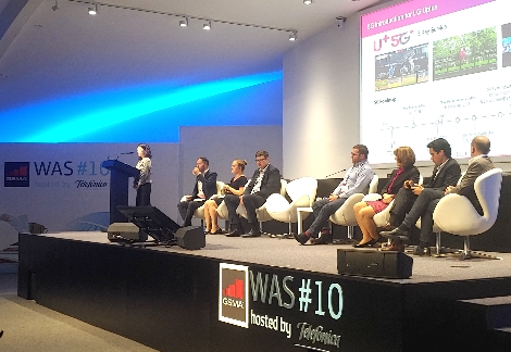 LG유플러스 글로벌로밍팀 장라미 선임(맨 왼쪽)이 지난 30일 WAS 컨퍼런스에서 전세계 이동통신사 대표를 대상으로 5G 로밍 성공사례를 발표하고 있는 모습. 사진=LG유플러스