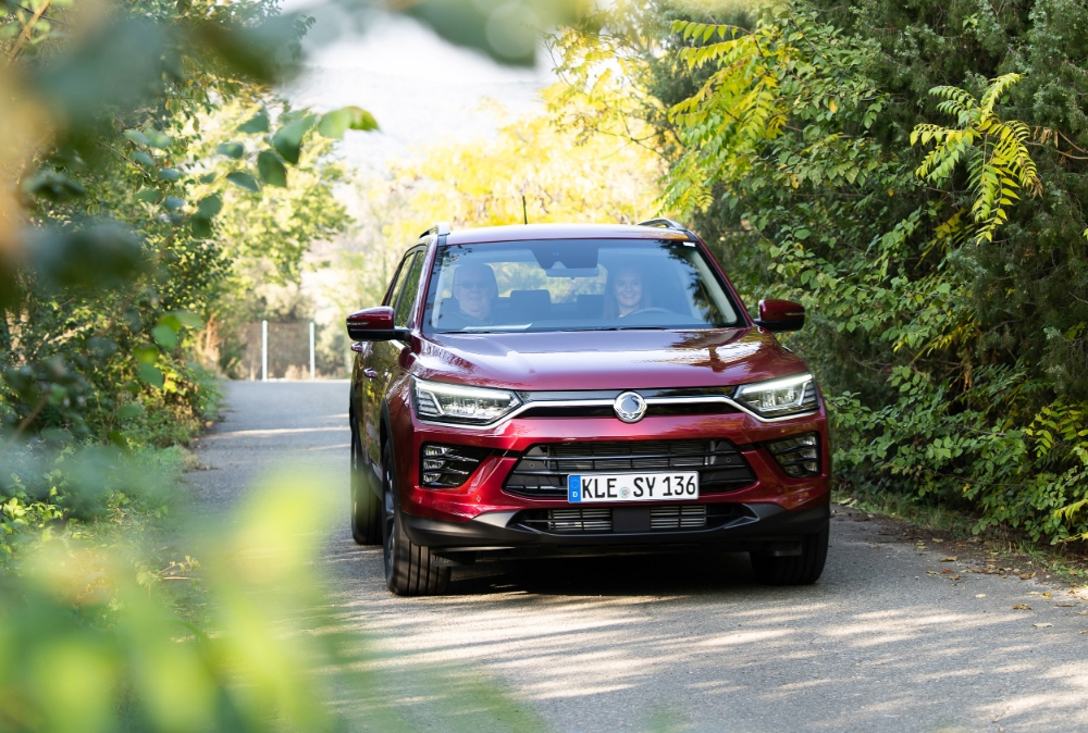 행사에 참석한 기자들이 코란도를 시승하고 있다.(사진=쌍용자동차)