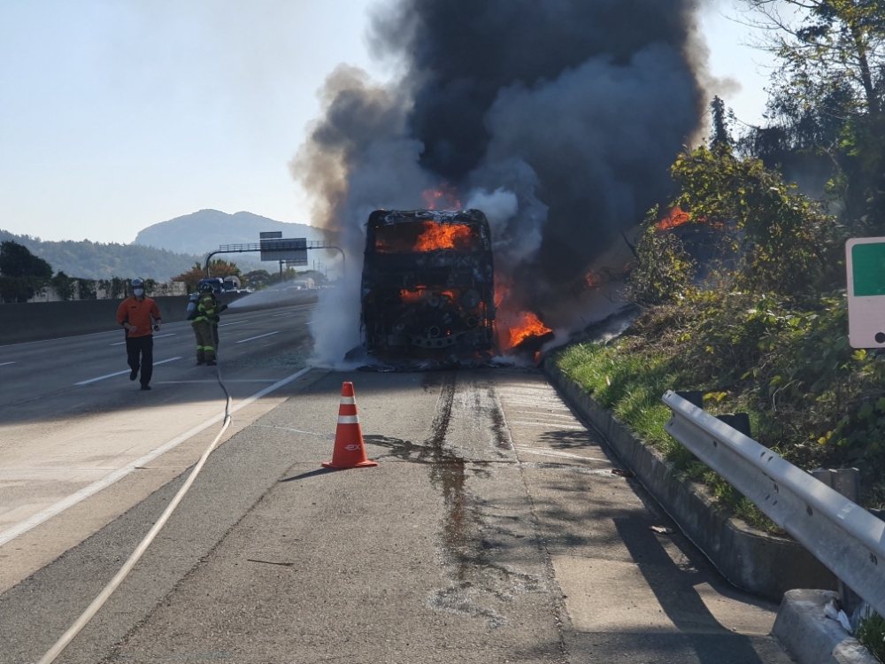 고속버스화재현장. (사진제공=부산지방경찰청)