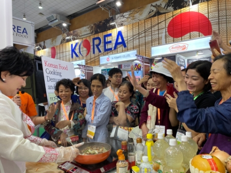 aT가 지난 6일부터 10일까지 '2019 하노이식품박람회'에 참가한데 이어 '한-베 음식문화축제'를 개최했다. 사진=aT