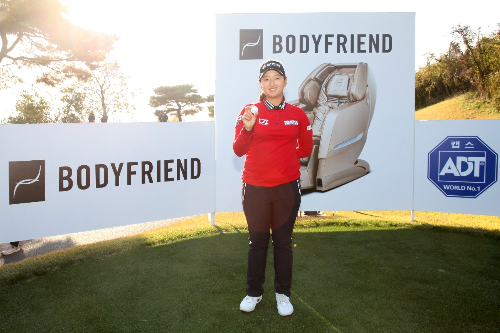 바디프랜드, ‘홀인원’ 박채윤에 프리미엄 안마의자 ‘파라오Ⅱ’ 증정