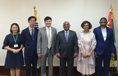 코이카(KOICA)는 13일 오전(현지시각) 모잠비크 교통통신부와 ‘모잠비크 도로안전 시범개선 및 역량강화사업’에 대한 지원을 약속하는 협의의사록(RD)을 체결했다. 사진=코이카