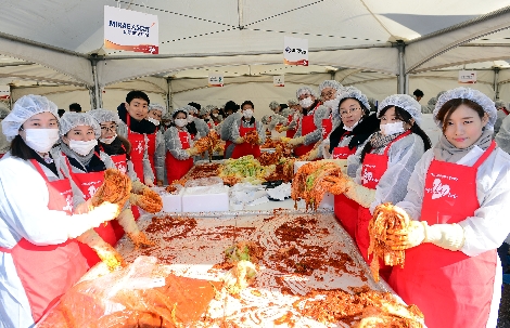 금융투자협회가 실시한 사랑의 김치페어 현장 모습. 사진=한국금융투자협회