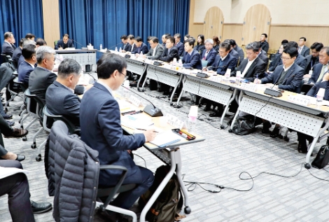 한국농어촌공사는 20일 전북 임실 치츠테마파크에서 현장경영회의를 갖고 지역개발을 위한 공사의 역할과 효율성 향상에 대한 현장토론을 벌였다. 사진=농어촌공사