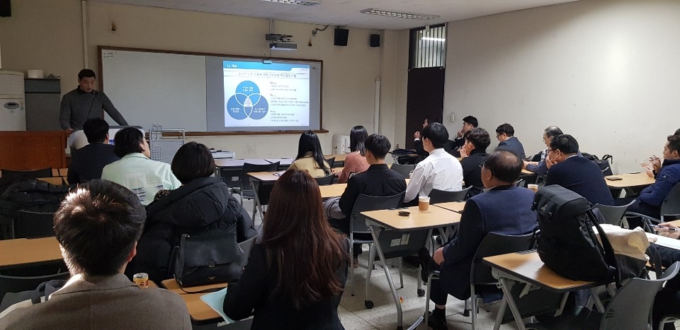 특별세션에서 과제를 발표하고 있는 LX 충북지역본부 국토정보사업처 공용택 과장. (사진= LX)