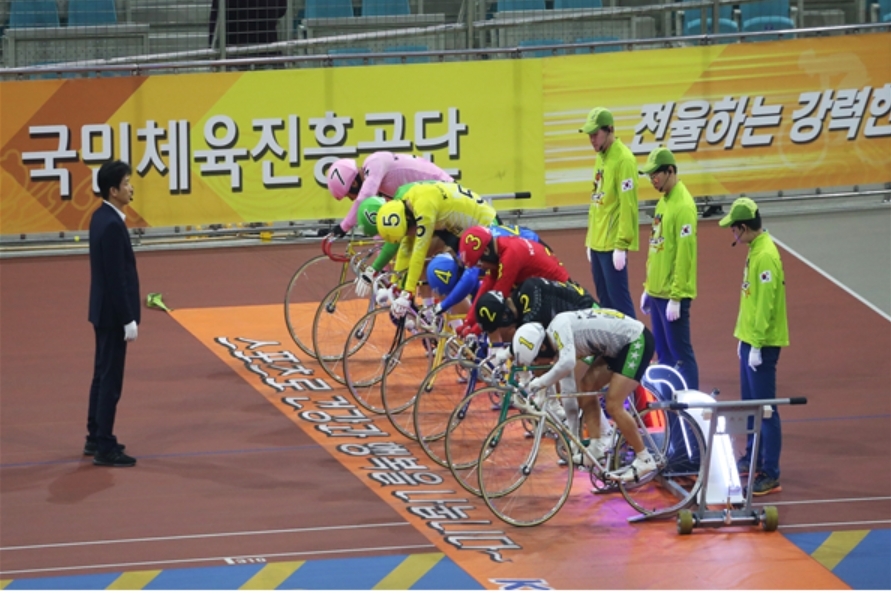 경정선수들의 출발 모습. (사진=국민체육진흥공단)
