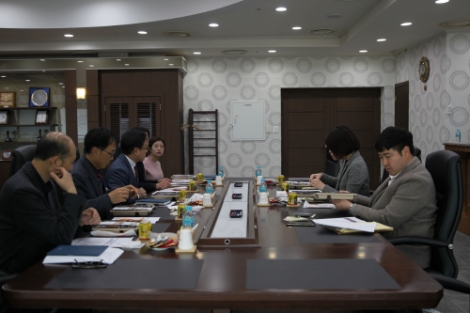 마사회 부경본부가 4차 시도민 정책참여단 회의를 통해 사회적경제기업박람회 등 올해 사업에 대한 공유를 하고 있다. 사진=마사회