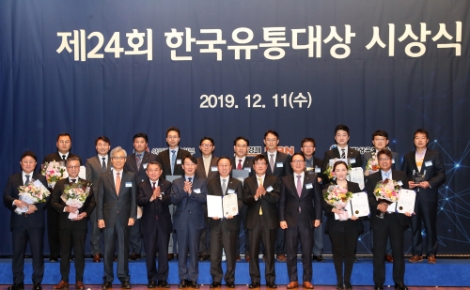 한국농수산식품유통공사(aT)는 지난 11일 ‘제24회 한국유통대상’에서 글로벌화·수출촉진 분야 국무총리 표창을 수상했다. 사진=aT