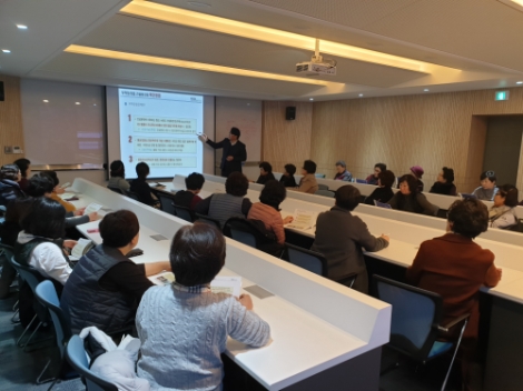 한국철강협회 강구조센터는 16일 여성소비자연합의 지역 소비자단체 리더 34명 대상으로 '풀뿌리 건설안전 전문 지킴이 리더 육성 교육'을 실시했다. 사진=철강협회