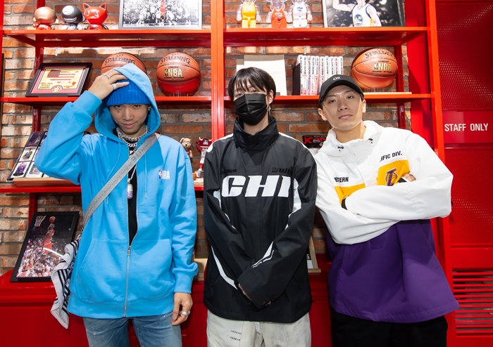 한세엠케이 NBA, 국내 첫 플래그십 스토어 롯데월드몰점 오픈 기념 ‘나플라·루피·블루’ 게릴라 방문