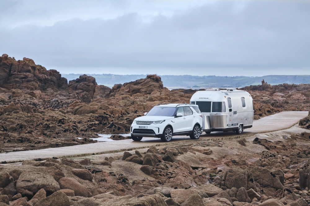 랜드로버 뉴 디스커버리.