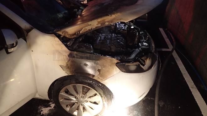 차량엔진룸 소훼.(사진제공=부산소방본부)