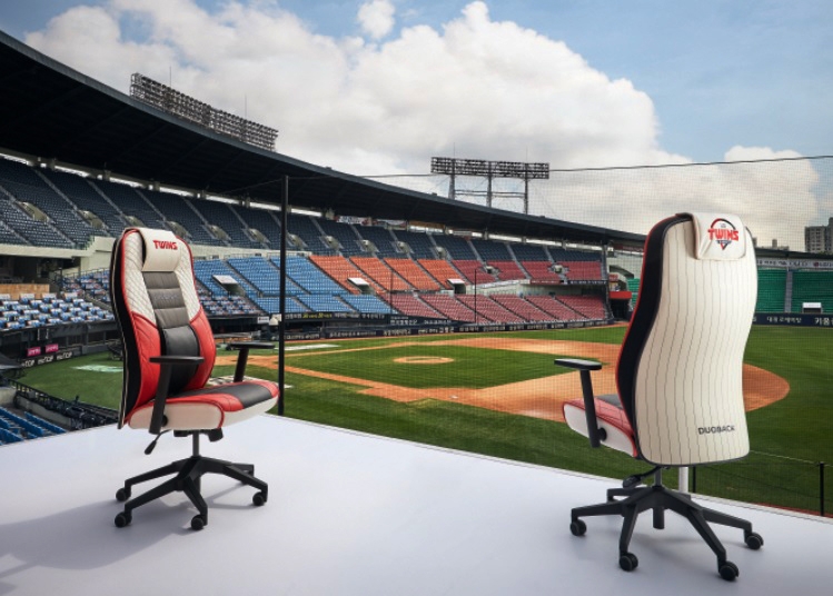 게이밍의자, 스포츠 브랜드와 콜라보 이어져