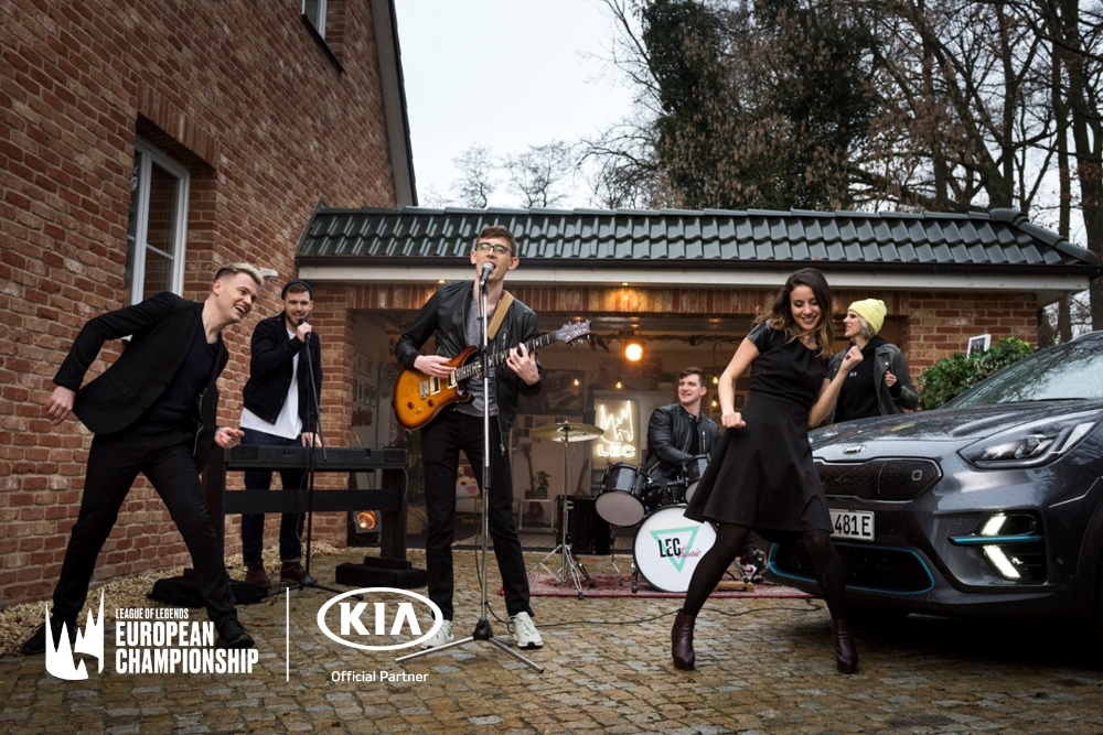 기아차가 라이엇 게임즈와 공동 제작한 2020 롤(LOL) 유럽 리그 오프닝 뮤직비디오 <I Want the LEC Back>의 섬네일.