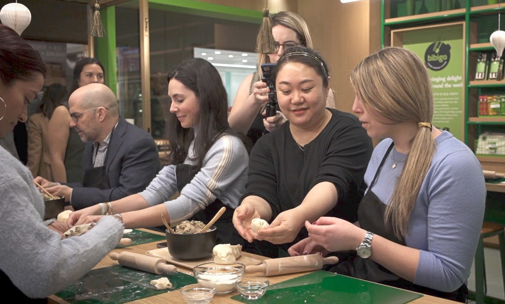 CJ제일제당 비비고, 설 명절 맞아 뉴요커에게 만두 빚기 전수