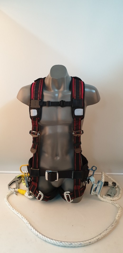 한전KDN과 한전KPS가 공동개발한 송전작영자용 표준안전대. 사진=한전KDN