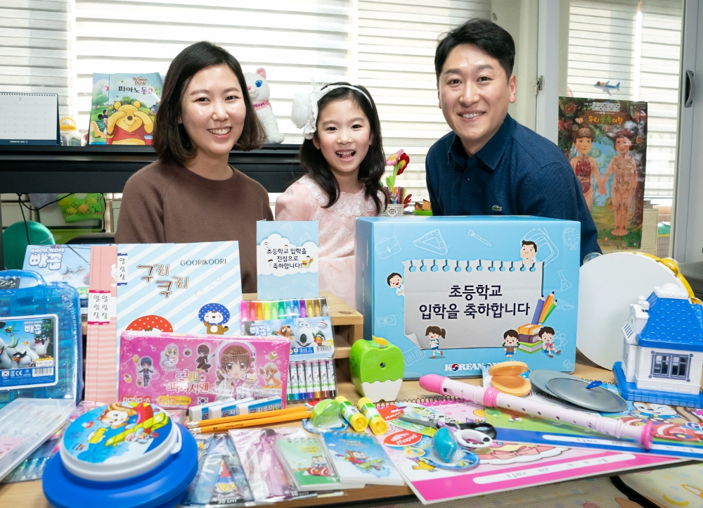 대한항공, 직원 자녀 초등학교 입학 선물 등 전달