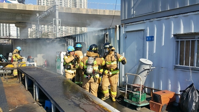 컨테이너 화재현장.(사진제공=부산경찰청)