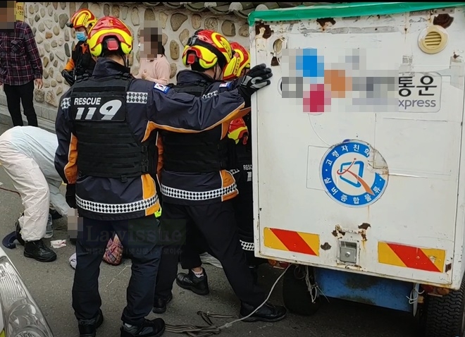 실버택배기사 사고현장.(사진제공=부산소방본부)