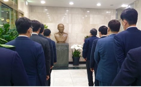 신풍제약은 지난 28일 신풍제약 본사에서 창업자 송암 장용택 회장의 4주기추모식을 엄수했다. 사진=신풍제약