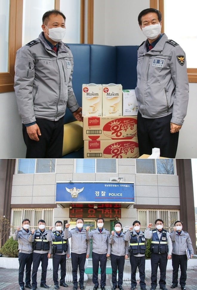 진정무 경남경찰청장(위 사진 우측)이 코로나19 치안현장을 방문해 점검하고 직원들을 격려하고 있다.(사진제공=경남경찰청)