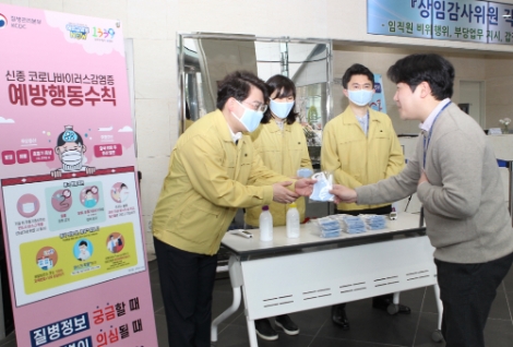 동서발전 직원을 대상으로 면 마스크 사용을 권장하고 있다. 사진=동서발전