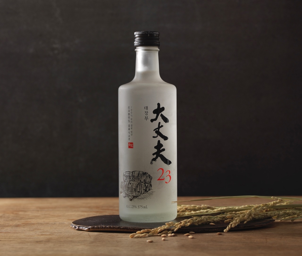 롯데칠성, 우리 쌀 100% 정통 증류식 소주 대장부 23 출시