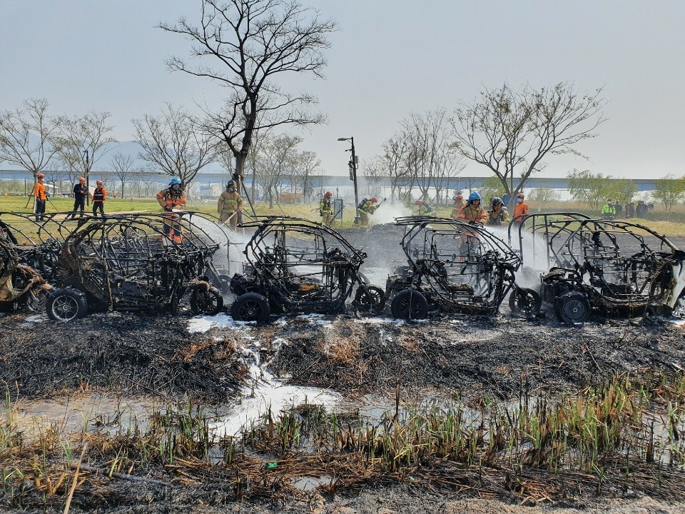 삼락생태공원 계류장 옆 잔디 60평이 화재로 소실.(사진제공=부산경찰청)