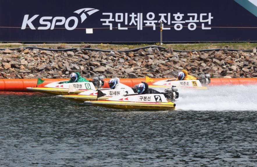 경정선수들의 경기 모습. (사진=국민체육진흥공단)