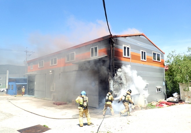 화재현장.(사진제공=부산소방재난본부)