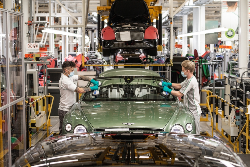 벤틀리모터스, 英 크루 공장 생산 재개…직원들 단계적 투입