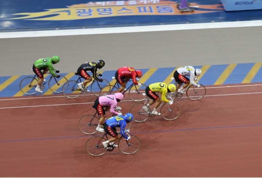 경륜선수들의 경기 모습. (사진=국민체육진흥공단)